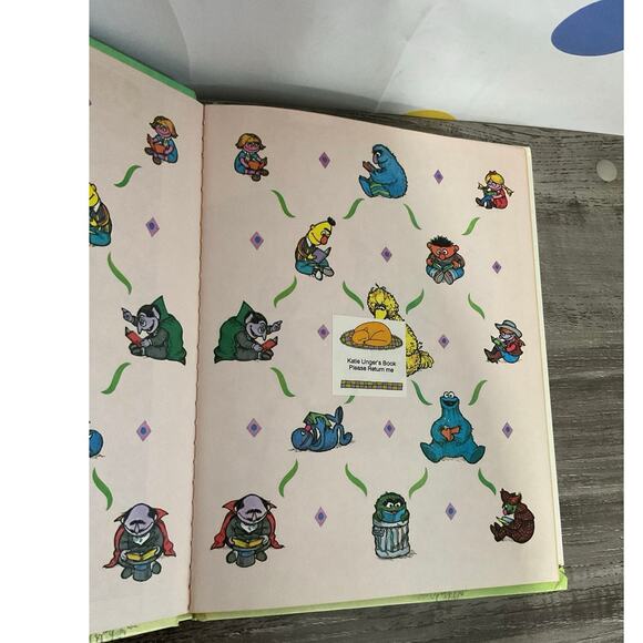 1981 Follow The Leader Sesame Street Book - Picture 4 of 9